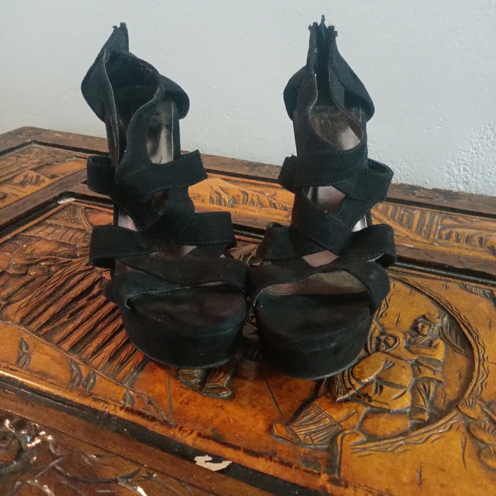 Black Wedges